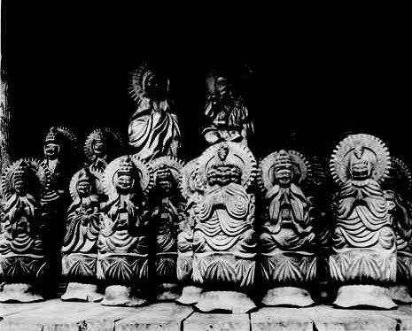 Thirty-three Buddhas, Oguri Kannon-dō (group). Source: Yanagi (1925) photo book, no. 69